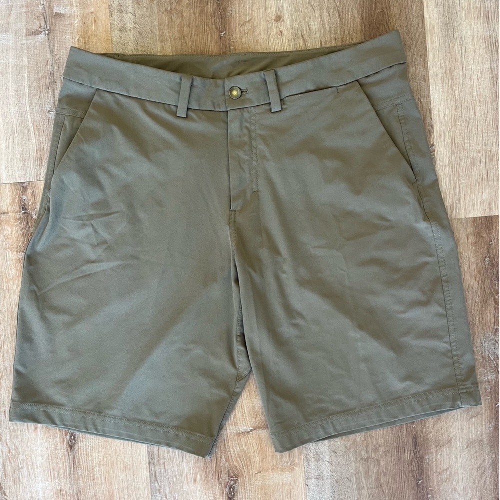 LULULEMON Classic Fit Short 10” Khaki Chino Golf Shorts size 36